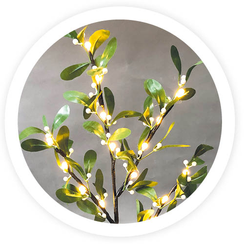 RAMA DECORATIVA LED HOJAS Y BAYAS BLANCAS GSC 0.75 METROS - LUZ CALIDA - FUNCIONA A PILAS